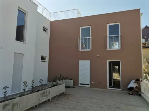 Sale, three bedroom apartment, 90m², Tivat, Crna Gora - image 9