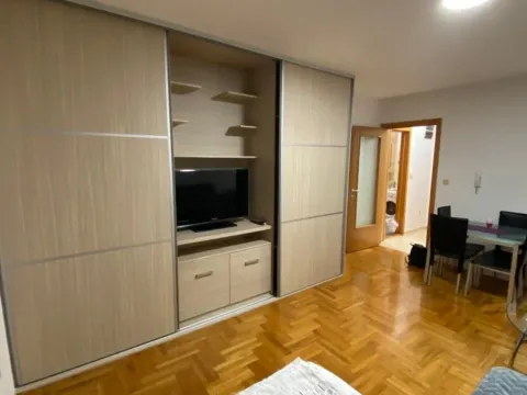 Izdavanje, jednosoban stan, 35m², Stari Aerodrom, Podgorica - image 3