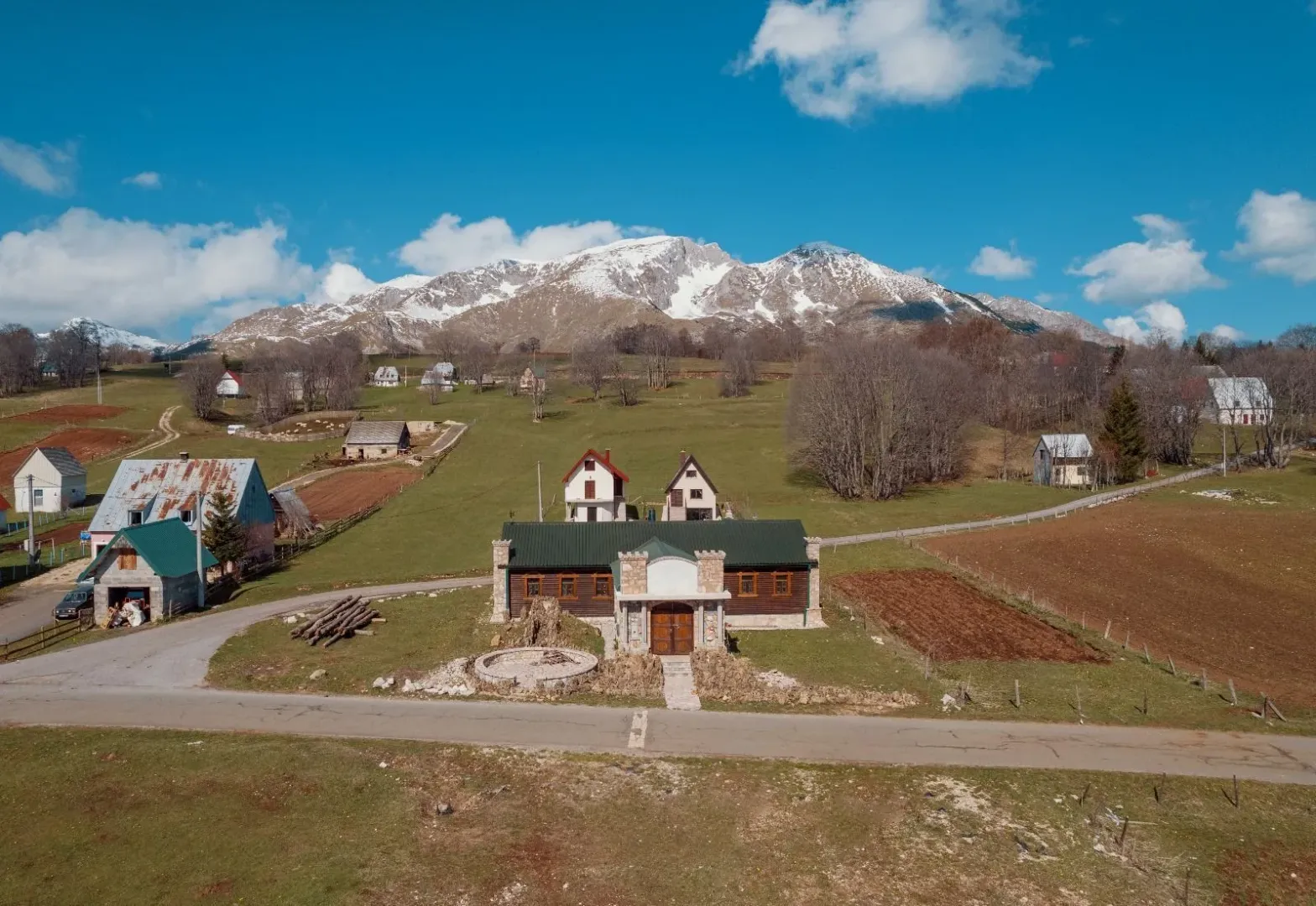 Sale, office space, 300m², Žabljak, Crna Gora