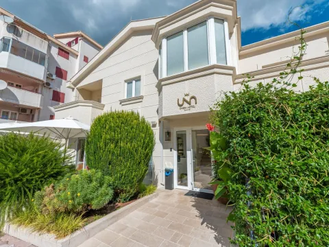 Sale, hospitality venue, 317m², Budva, Crna Gora