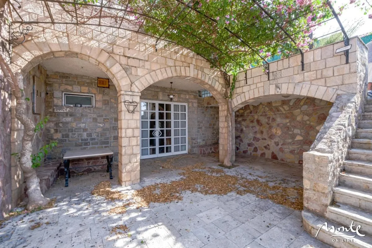 Sale, house, 375m², Sveti Stefan, Budva