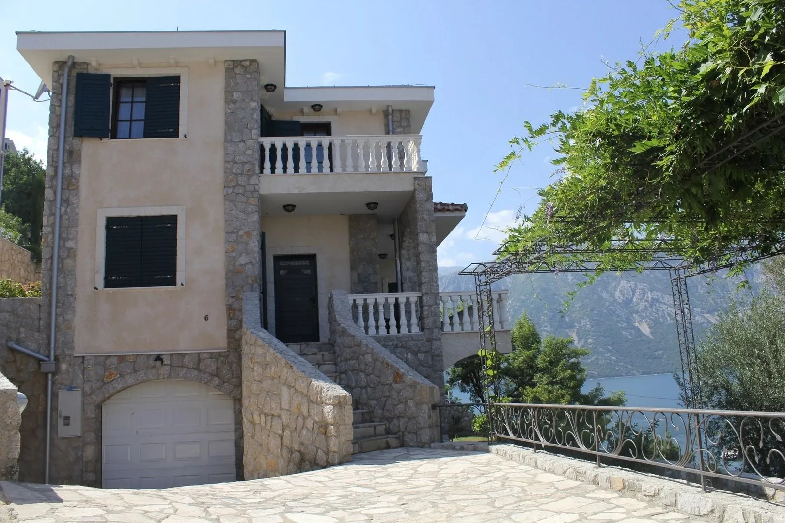 Prodaja, kuća, 235m², Kotor, Crna Gora