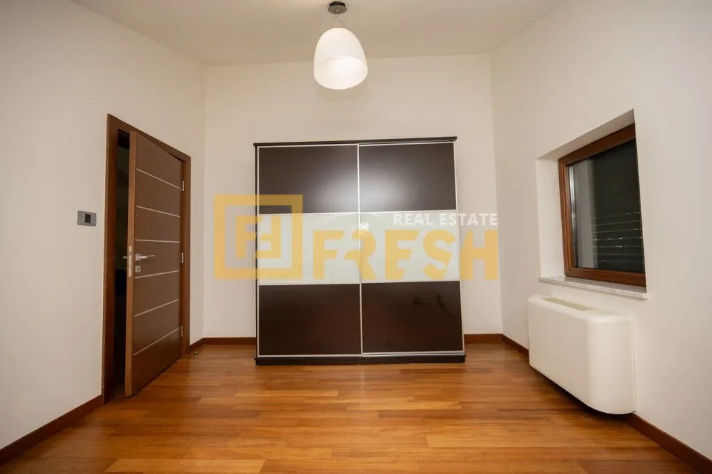 Rent, house, 380m², Mareza, Podgorica