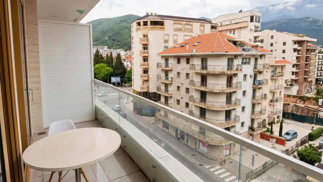Izdavanje, jednosoban stan, 44m², Centar, Budva