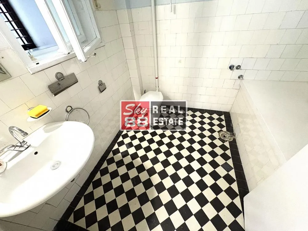 Rent, four bedroom apartment, 110m², Vračar Sve Podlokacije, Beograd