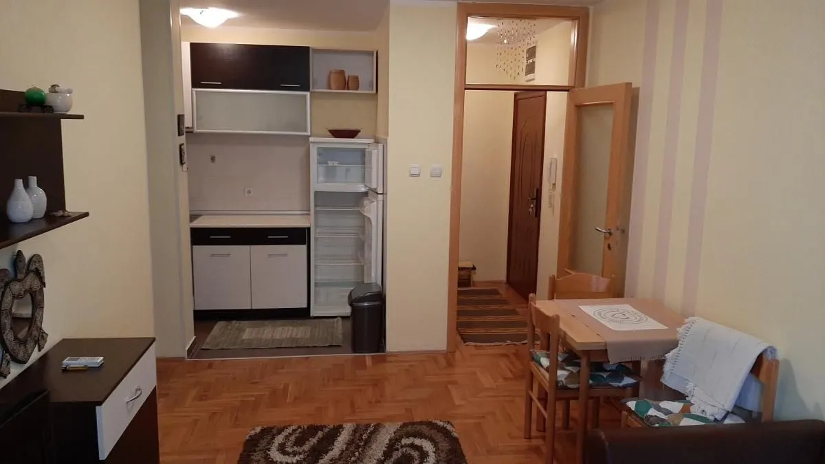 Izdavanje, jednosoban stan, 37m², Centar, Novi Sad