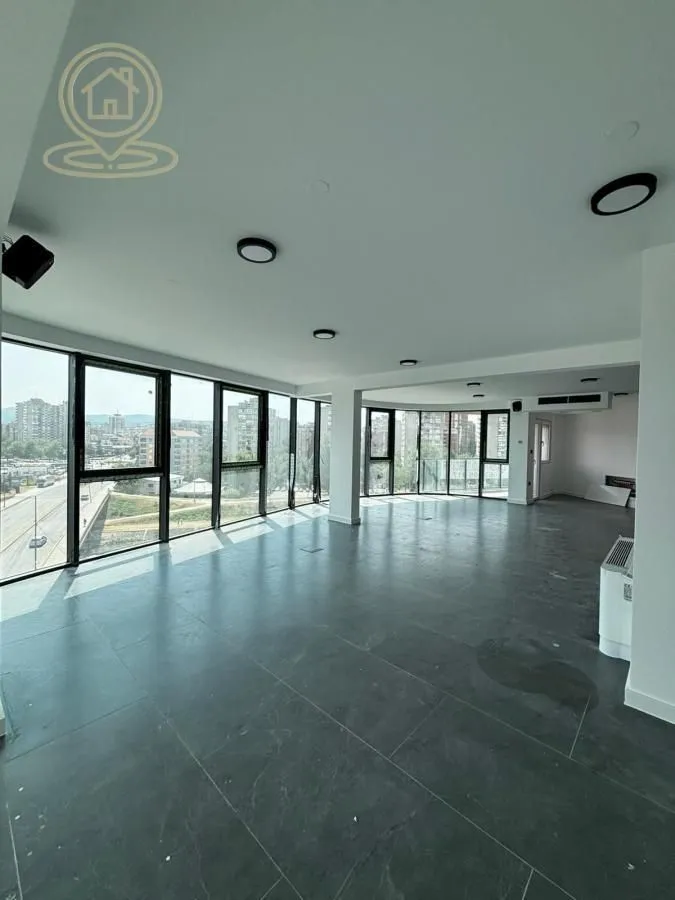 Rent, office space, 472m², Medijana, Niš