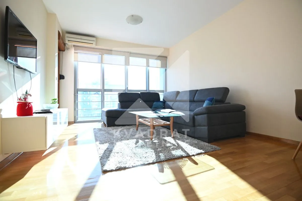 Izdavanje, dvosoban stan, 85m², Preko Morače, Podgorica