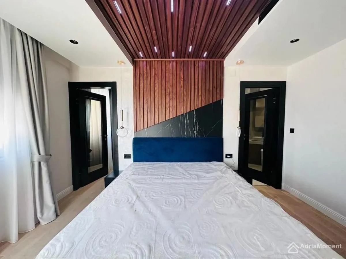 Prodaja, trosoban stan, 105m², Centar, Tivat