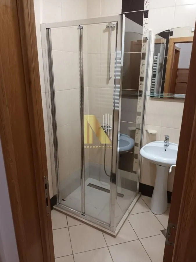 Izdavanje, dvosoban stan, 50m², Centar, Novi Sad