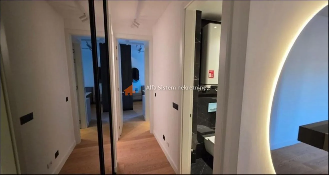 Izdavanje, trosoban stan, 95m², Savski Venac, Beograd