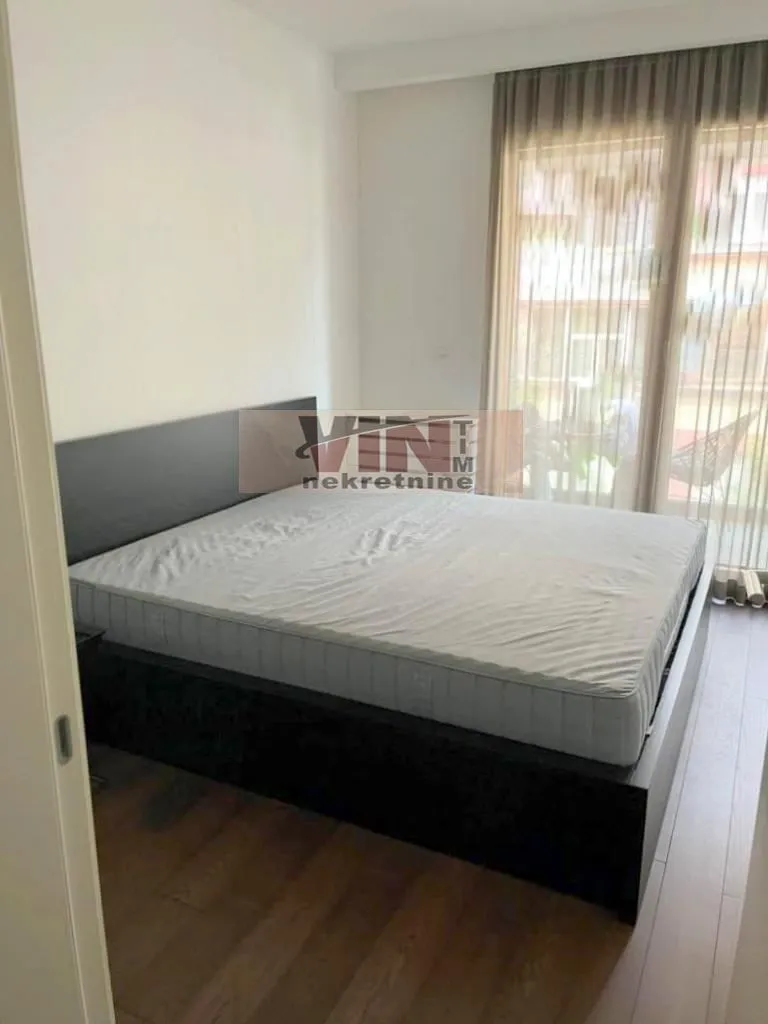 Prodaja, trosoban stan, 121m², Vračar, Šid