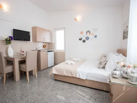 Daily-rent, studio apartment, 17m², Centar, Bar - image 10