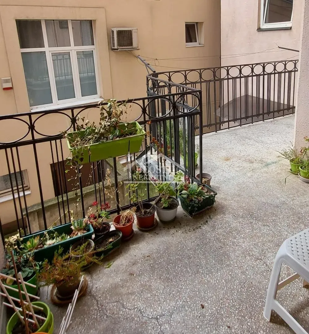 Izdavanje, dvosoban stan, 57m², Đeram Pijaca, Beograd