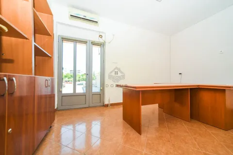 Rent, office space, 300m², Zabjelo, Podgorica - image 9