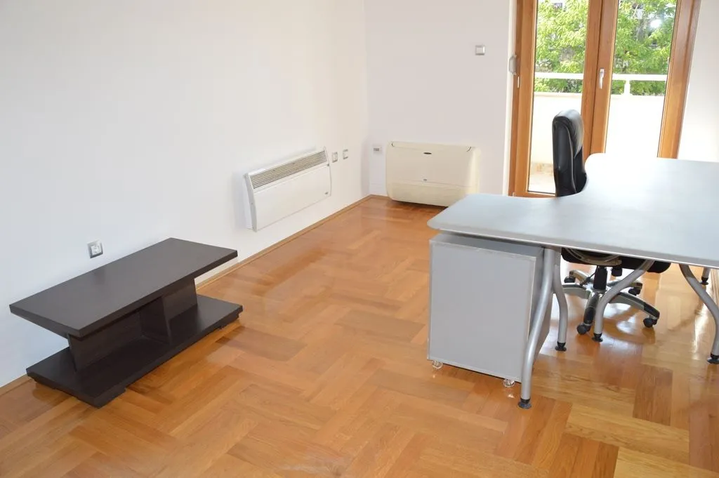 Rent, office space, 52m², Preko Morače, Podgorica