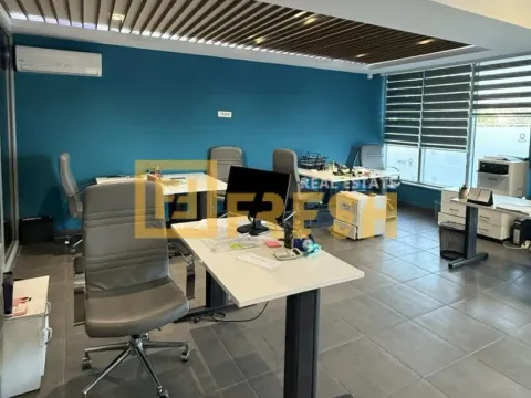 Izdavanje, poslovni prostor, 245m², Krivi Most, Podgorica