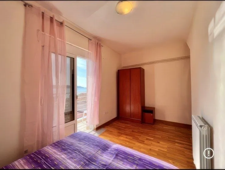 Izdavanje, trosoban stan, 130m², Igalo, Herceg Novi