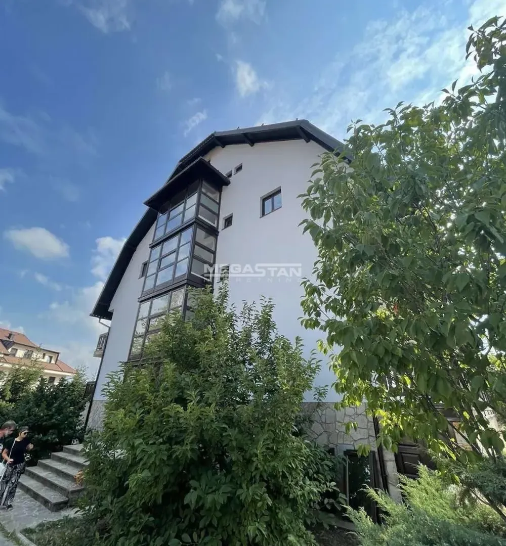 Prodaja, kuća, 1020m², Centar, Zlatibor