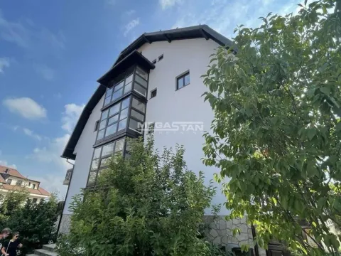 Prodaja, kuća, 1020m², Centar, Zlatibor - image 2