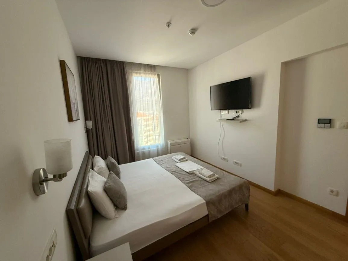 Izdavanje, jednosoban stan, 61m², Budva, Crna Gora