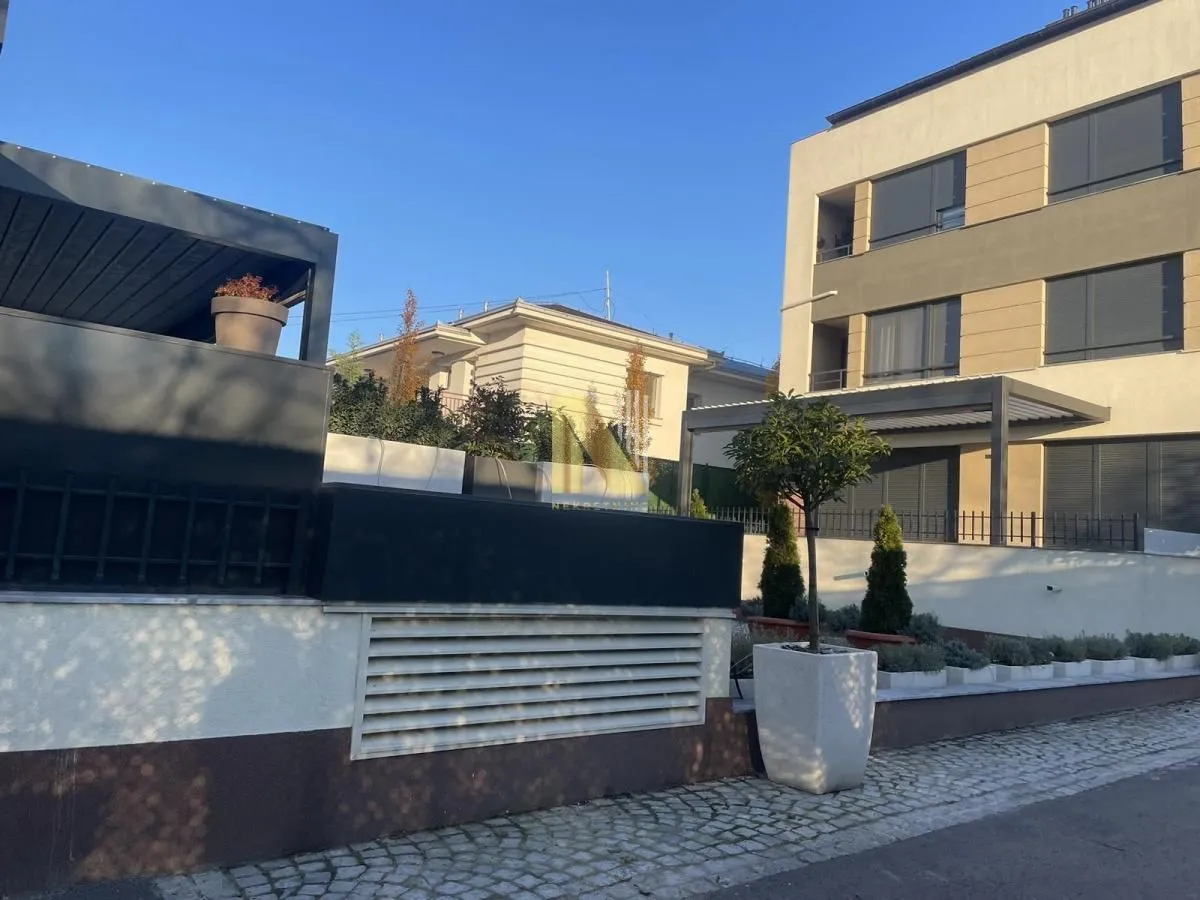 Sale, three bedroom apartment, 136m², Zemun Sve Podlokacije, Beograd