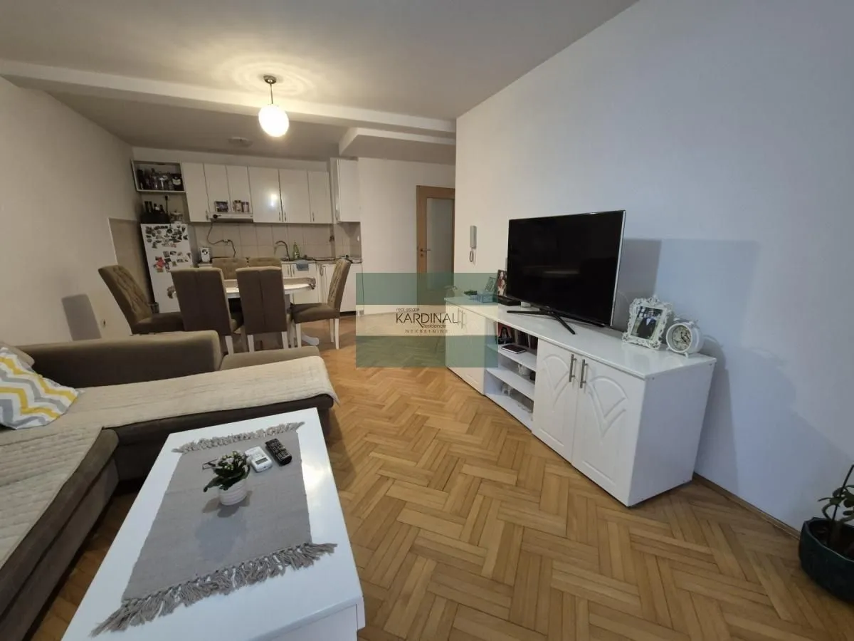 Prodaja, trosoban stan, 79m², Centar, Jagodina