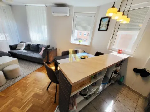 Dnevni boravak sa trpezarijom i šankom. - image 6