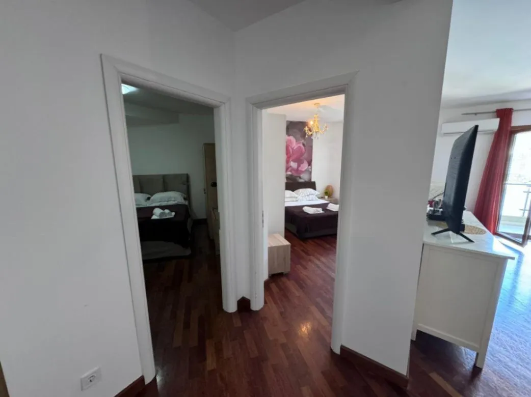 Izdavanje, dvosoban stan, 108m², Rafailovići, Budva