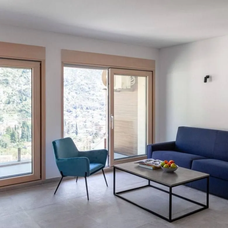 Prodaja, dvosoban stan, 73m², Centar, Kotor