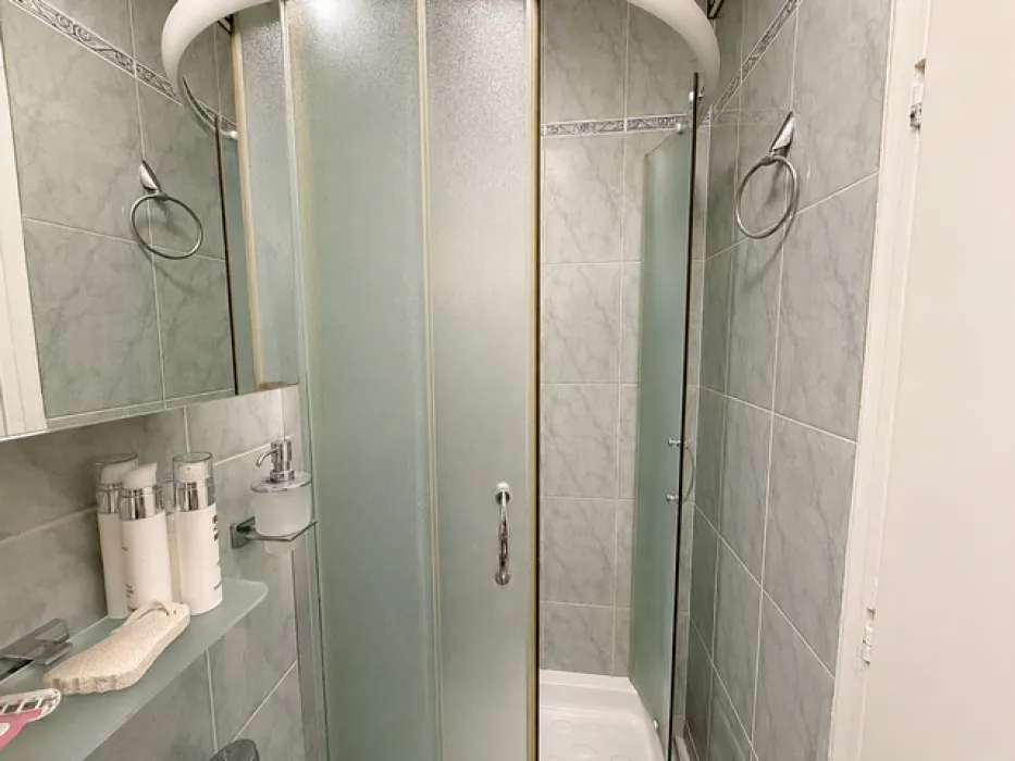 Prodaja, četvorosoban stan, 120m², Zvezdara Sve Podlokacije, Beograd