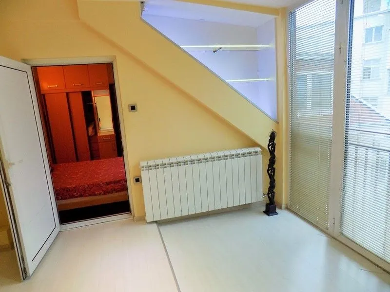Izdavanje, trosoban stan, 94m², Savski Venac, Beograd
