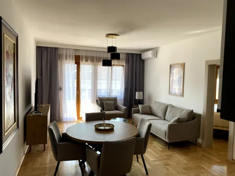 Izdavanje, jednosoban stan, 65m², Centar, Tivat - image 6