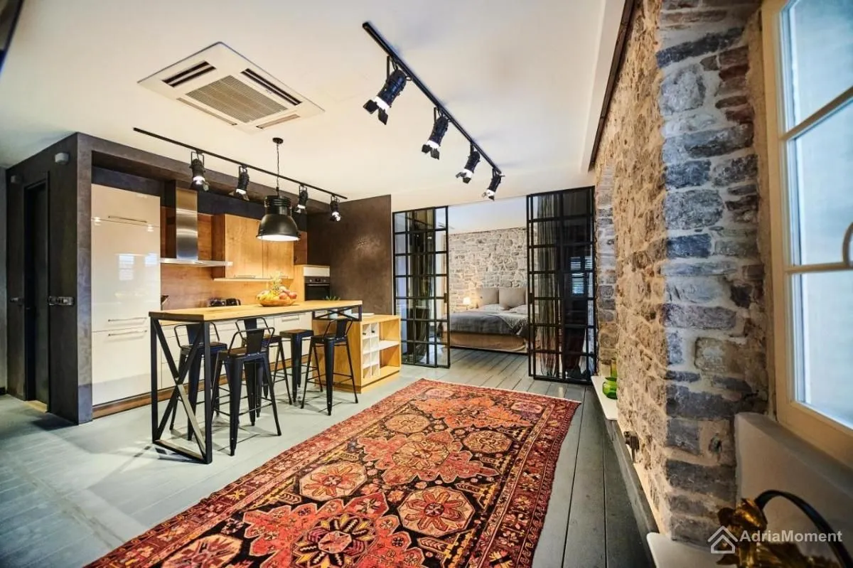 Sale, two bedroom apartment, 108m², Kotor, Crna Gora