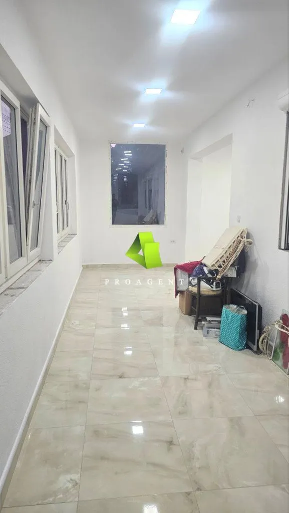 Rent, office space, 70m², Medijana, Niš