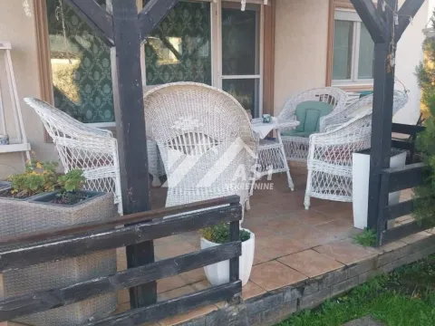 Rent, house, 180m², Čerević, Beočin - image 1