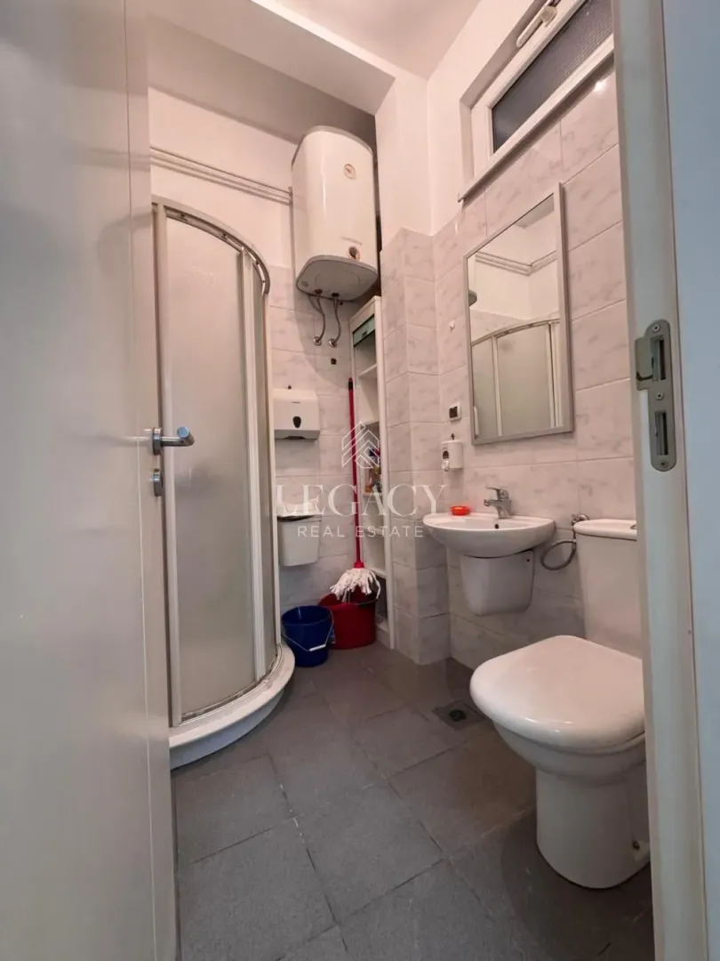 Izdavanje, poslovni prostor, 64m², Južni Bulevar, Vračar Sve Podlokacije