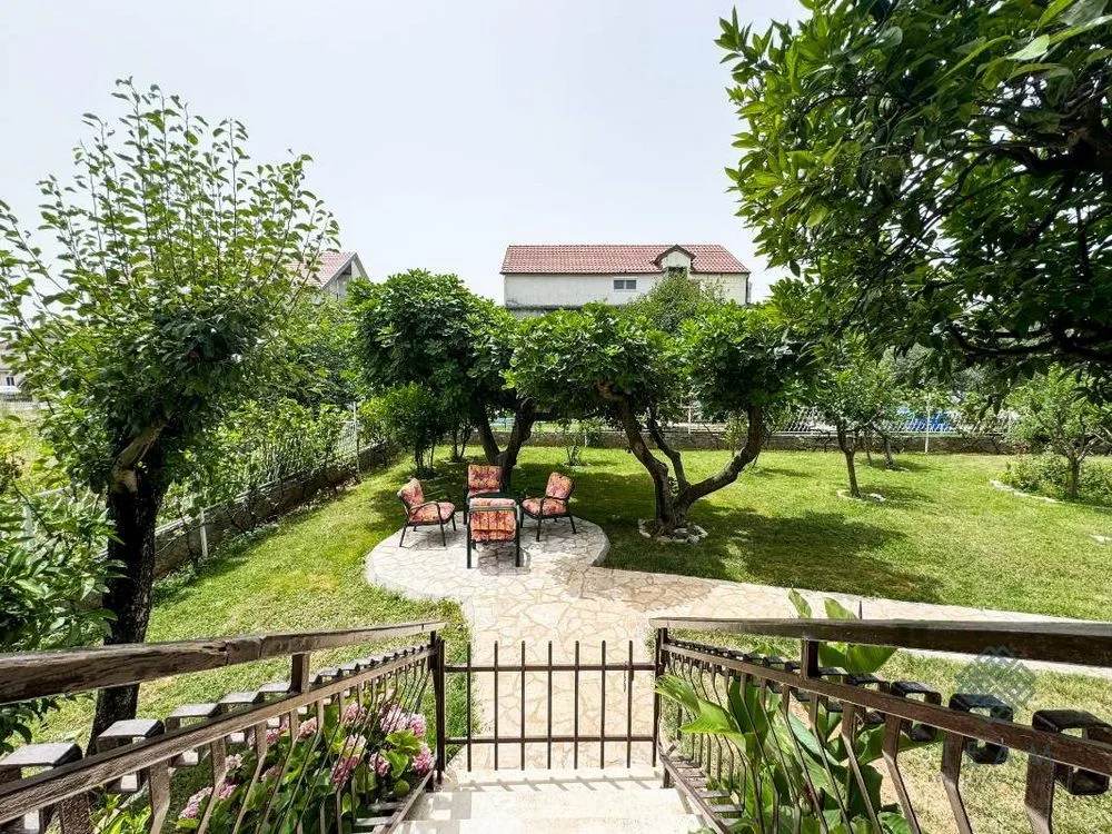 Prodaja, kuća, 210m², Masline, Podgorica