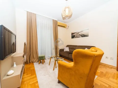 Izdavanje, jednosoban stan, 40m², Stari Aerodrom, Podgorica