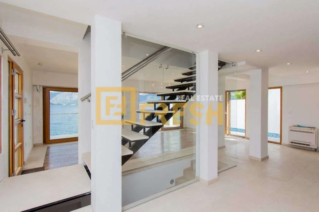 Prodaja, kuća, 300m², Tivat, Crna Gora