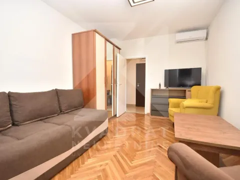Izdavanje, garsonjera, 32m2, Blok 6, Podgorica Izdavanje, garsonjera, 32m2, Blok 6, Podgorica