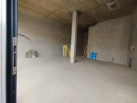 Izdavanje, poslovni prostor, 130m², Telep, Novi Sad Sve Podlokacije