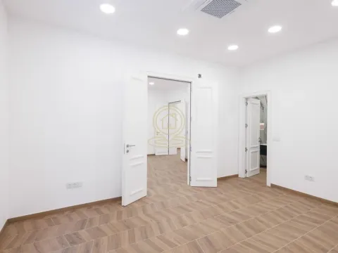 Izdavanje, poslovni prostor, 120m², Stari Grad, Beograd - image 4