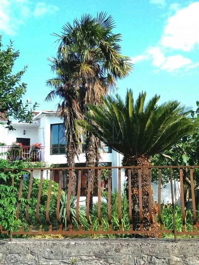 Prodaja, kuća, 348m², Stara Varoš, Podgorica