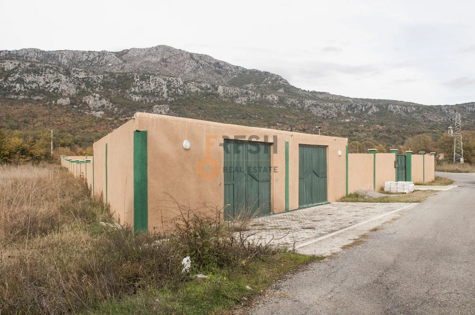 Sale, house, 400m², Ostalo, Podgorica