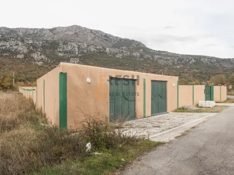 Sale, house, 400m², Ostalo, Podgorica - image 18