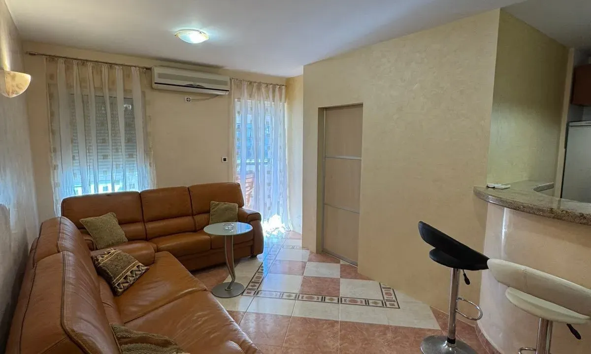 Izdavanje, jednosoban stan, 48m², Budva, Crna Gora