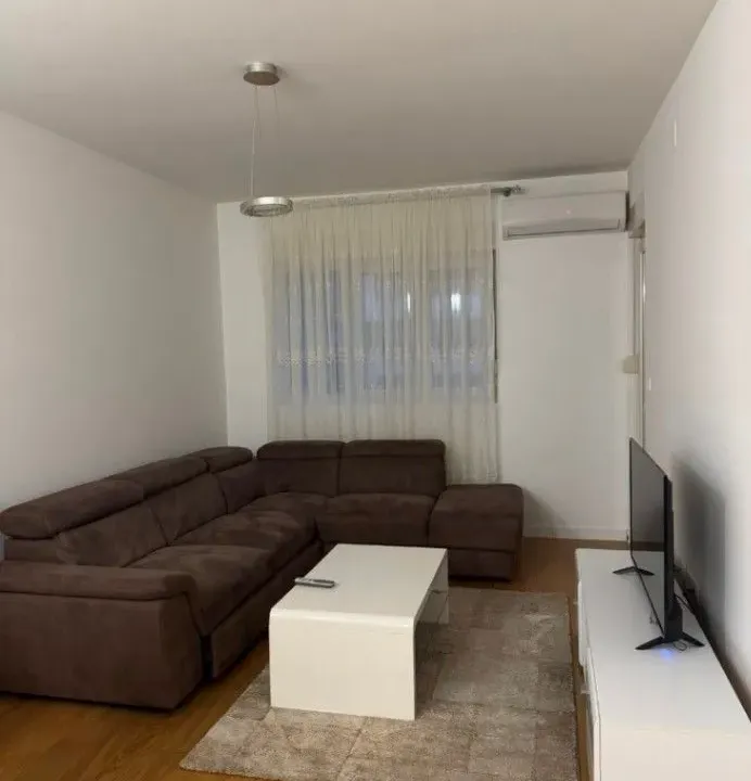 Izdavanje, jednosoban stan, 46m², City Kvart, Podgorica