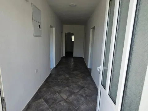 Izdavanje, dvosoban stan, 100m², Masline, Podgorica - image 11