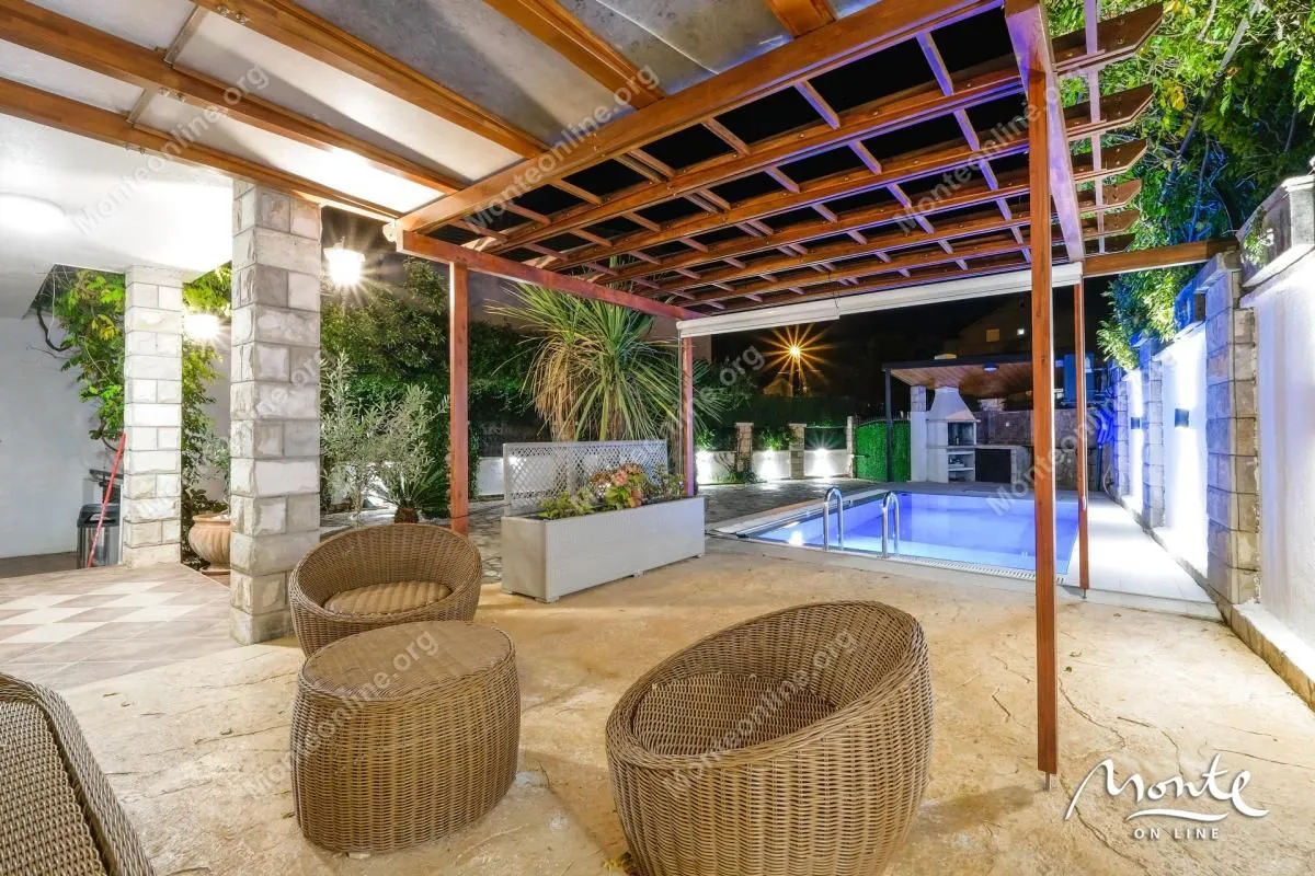 Prodaja, kuća, 198m², Tivat, Crna Gora